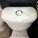 Bồn cầu CAESAR CTS1338 2 khối nắp êm MS220 - Ảnh 4