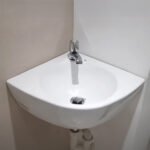 Chậu rửa mặt lavabo CAESAR L2014 treo tường, dạng góc - Ảnh 2