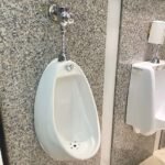 Bồn tiểu nam CAESAR U0221 treo tường, thoát ngang - Ảnh 3