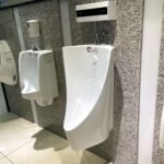 Bồn tiểu nam CAESAR U0232 treo tường, cấp nước trên, thoát ngang - Ảnh 4