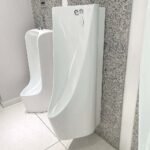 Bồn tiểu nam CAESAR U0237 treo tường, cấp nước sau, thoát ngang - Ảnh 2