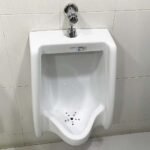 Bồn tiểu nam CAESAR U0240 treo tường, thoát ngang - Ảnh 3