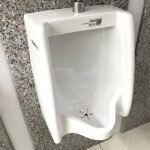 Bồn tiểu nam CAESAR U0240 treo tường, thoát ngang - Ảnh 2