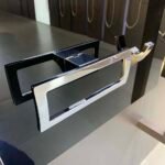 Giá treo khăn TOTO YTT903V dòng G vuông - Ảnh 2