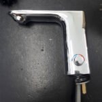 Vòi lavabo INAX AMV-91K (AMV91K) nóng lạnh, cảm ứng dùng điện 220V - Ảnh 2