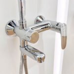 Sen cây INAX BFV-915S (BFV915S) nóng lạnh, tay sen dáng tròn - Ảnh 2