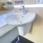 Chậu rửa mặt lavabo TOTO LHT300CR#W treo tường chân lửng - Ảnh 4