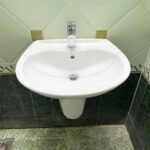 Chậu rửa mặt lavabo TOTO LHT300CR#W treo tường chân lửng - Ảnh 3