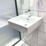 Chậu rửa mặt lavabo TOTO LHT328C#XW treo tường chân lửng - Ảnh 3