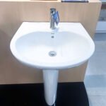Chậu rửa mặt lavabo TOTO LPT239CR#W treo tường chân dài - Ảnh 2