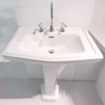 Chậu rửa mặt lavabo TOTO LW780J#W/ LW780FJ#W/ TX801LN/ TL510ERR treo tường chân dài CLAYTON (3 lỗ) - Ảnh 2