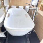 Bồn tắm TOTO NEOREST PJY1886HPWMNE#GW/ TVBF412 đá cẩm thạch đặt sàn, có tay vịn, kèm ống thải TVBF412 - Ảnh 4