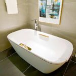 Bồn tắm TOTO NEOREST PJY1886HPWMGE#GW/ TVBF412 đá cẩm thạch đặt sàn, có tay vịn, kèm ống thải TVBF412 - Ảnh 5