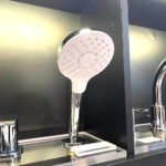 Vòi xả bồn tắm TOTO TBG04202BB nóng lạnh, dòng GA (4 lỗ), màu chrome, kèm tay sen - Ảnh 4