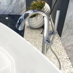 Sen cây bồn tắm TOTO TBP01301A/ TBN01105B - Ảnh 3