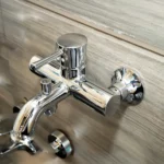 Vòi sen tắm TOTO TBS02302V/ TBW07009A nóng lạnh - Ảnh 3