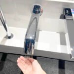 Vòi gắn tường TOTO TLE24010V cảm ứng - Ảnh 3