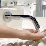 Vòi gắn tường TOTO TLE26010V cảm ứng - Ảnh 3