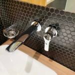 Vòi Lavabo TOTO TLG03308BB nóng lạnh, gắn tường, dòng GS (2 lỗ) - Ảnh 2