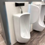 Bồn tiểu nam INAX AU-411V/ BW1 (AU-411V) treo tường - Ảnh 3