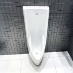 Bồn tiểu nam TOTO USWN900AS#XW/ HHF90603 xả cảm ứng điện 220V, kèm ống chờ HHF90603 - Ảnh 4