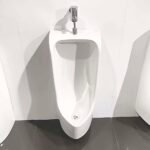 Bồn tiểu nam TOTO UT500T#XW treo tường - Ảnh 3