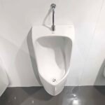 Bồn tiểu nam TOTO UT570T#XW treo tường - Ảnh 3