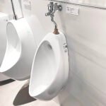 Bồn tiểu nam TOTO UT904HR#XW treo tường - Ảnh 3